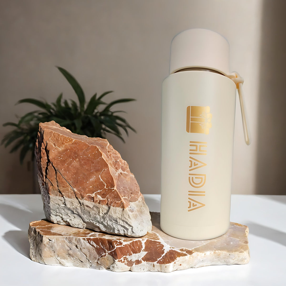 Beige 1L insulated drink bottle with stainless steel triple wall